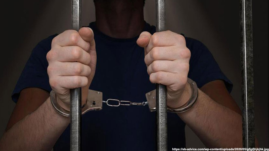 Бывшего замначальника Покровской тюрьмы №1 поймали на взятках от подчинённых
