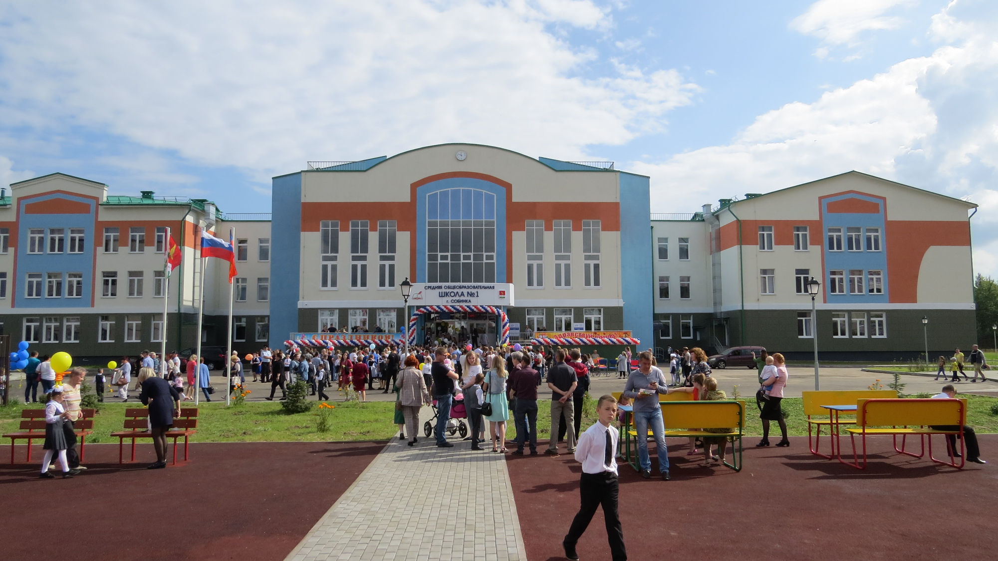 Новая школа в загородном парке во владимире