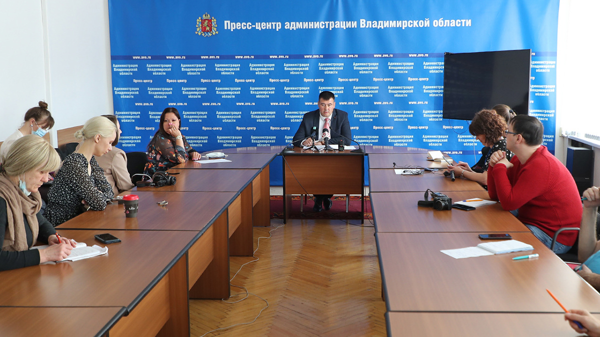 Вице-губернатор Роман Годунин заявил, что не знает, на основании чего сообщество «Диссернет» заявило о некорректности его диссертации