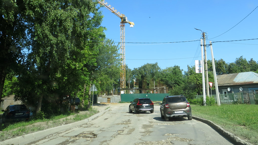 Ремонт дороги на улице Чапаева начнется с замены ливнёвок, а не асфальта