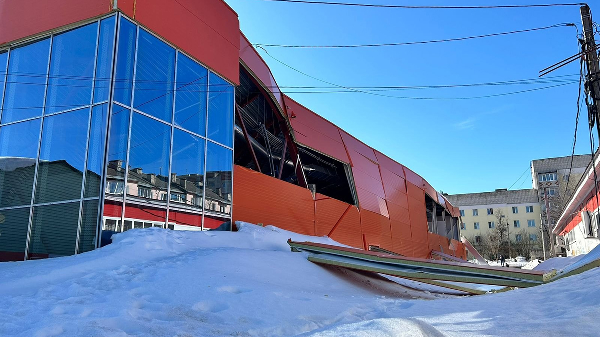Во Владимирской области снег проломил крышу еще не открывшегося торгового центра