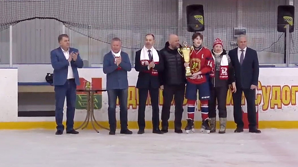 Команда из Владимирской области победила на хоккейном турнире памяти Александра Рогулина