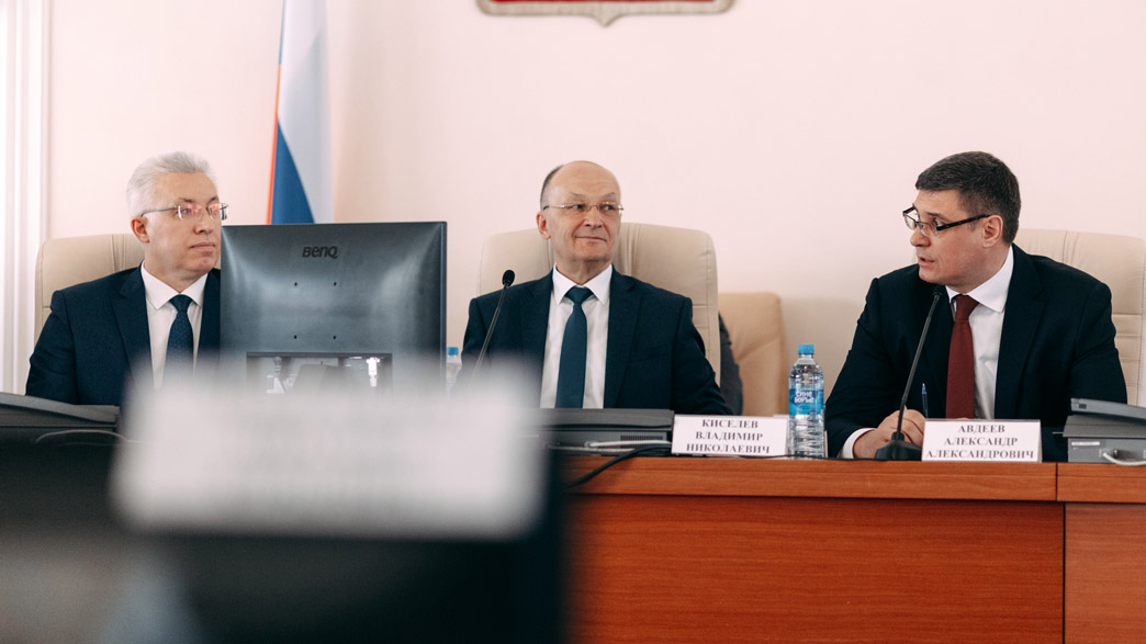 Депутаты ЗакСобрания со второй попытки разрешили губернатору Владимирской области оставаться в должности больше двух сроков подряд