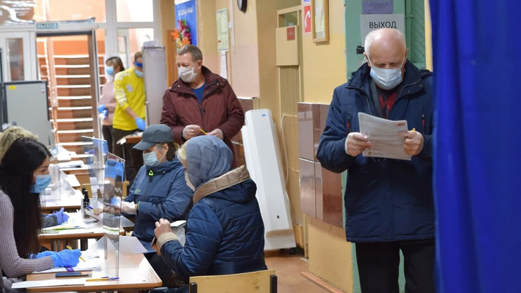 К 12:00 третьего дня голосования на думских выборах - на избирательные участки пришли 43 959 владимирцев. За два часа рост явки составил 4%