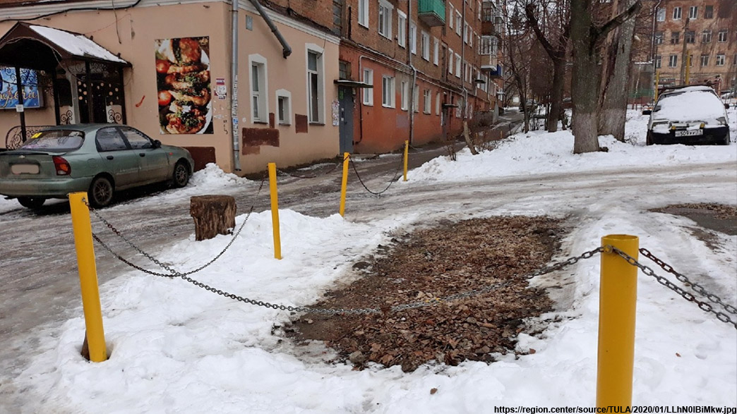 Как поставить столбики с цепью во дворе и «закрепить» за собой парковочное место? Во Владимире это практически непроходимый бюрократический квест