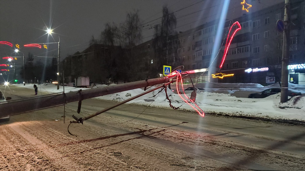 Во Владимире изменили маршруты троллейбусов №1 и №5 из-за повреждения опорных столбов контактной линии