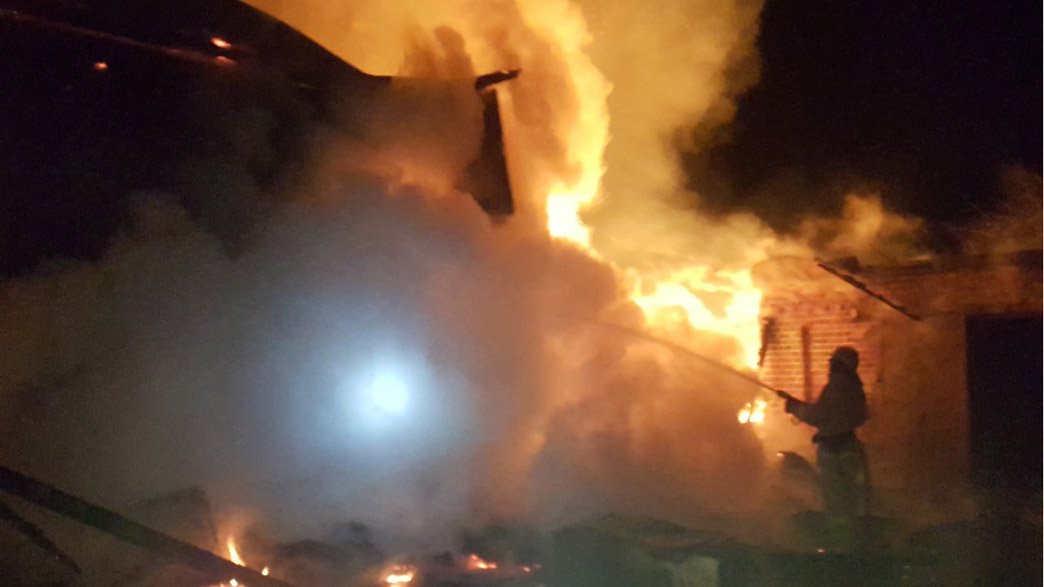 Драматичный пожар в Мошке: две семьи остались без жилья, но человеческих жертв удалось избежать
