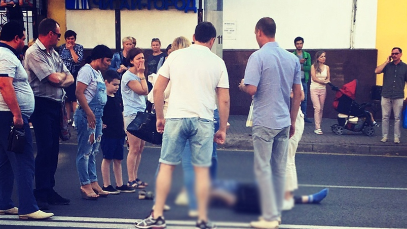 В центре Владимира мотоциклист сбил женщину