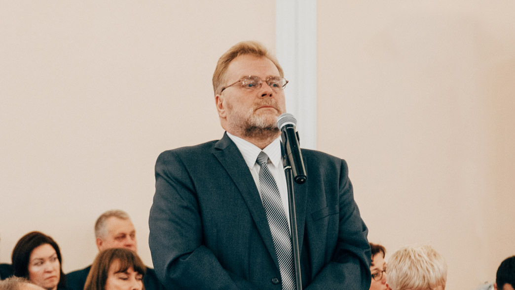 Руководитель единственной вечерней школы в городе Владимире объясняет необоснованность решения об уменьшении финансирования в 10 раз