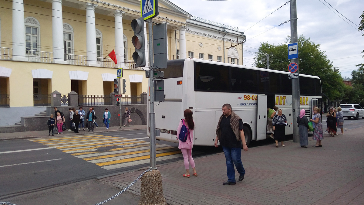 Площадь автобуса. Остановка Соборная площадь Владимир. Центр Владимира остановка Соборная площадь. Остановка во Владимире в центре. Остановке на Соборной в центре Владимире.