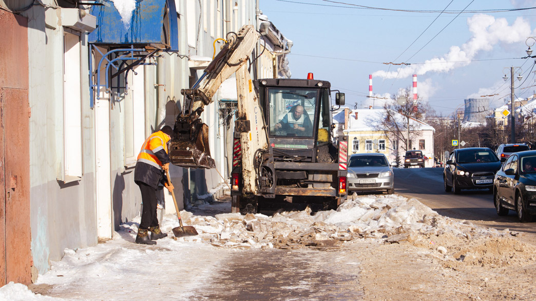 Чего не хватает властям города Владимира для качественной уборки города от снега, льда и луж?