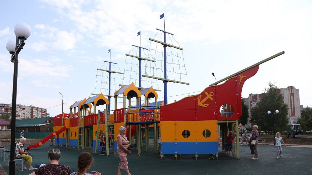 Кто портит новые детские площадки во Владимире?