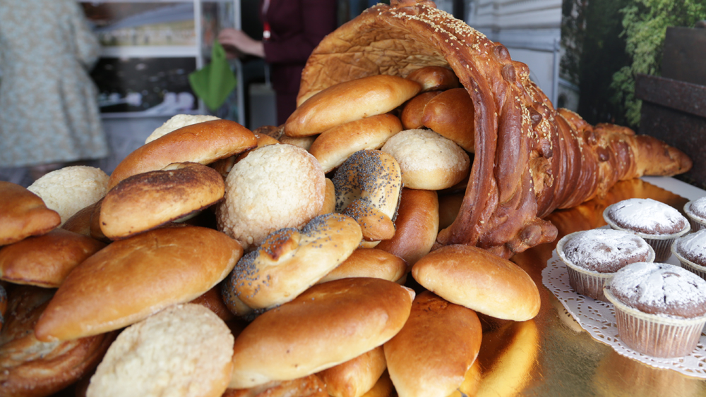 Продам пирожки. Пирожки с сюрпризом. Пирожки на продажу. Продает пирожки. Самые продаваемые пирожки.