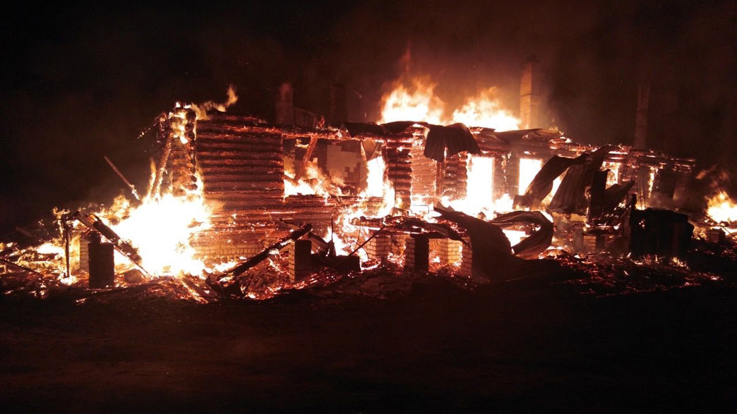 Крупный пожар в закрытой на карантин территории Владимирской области. В огне погиб один человек, одиннадцать - остались без жилья