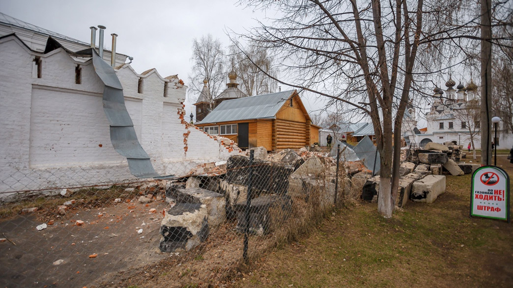 В Муроме рухнула стена Свято-Троицкого женского монастыря