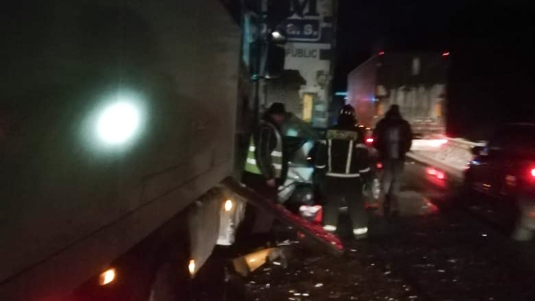 В Петушинском районе девушка в легковушке пострадала в ДТП с двумя грузовиками
