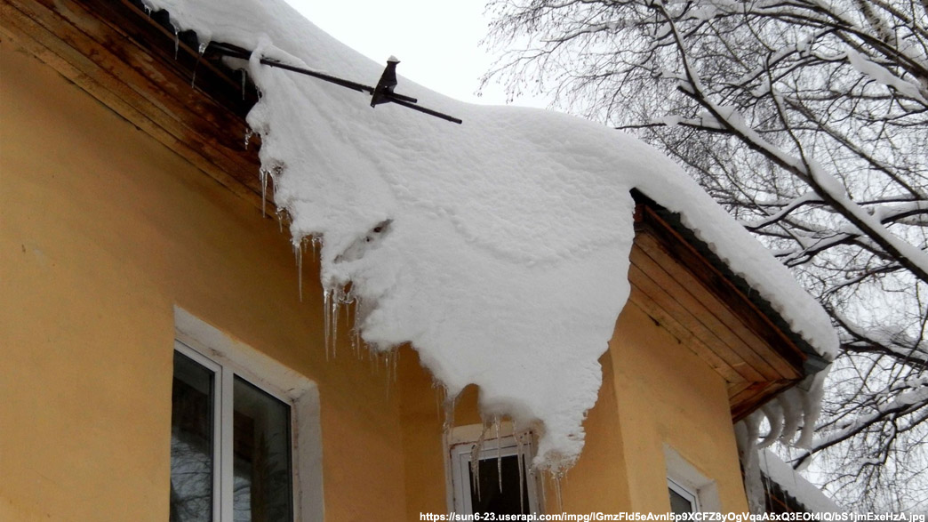 В Юрьев-Польском районе ребенок пострадал от схода снега с крыши здания детского сада