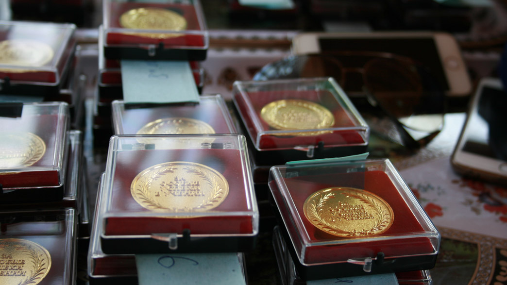 Во Владимирской области разработали эскиз новой «золотой медали» для выпускников российских школ, который одобрила Москва