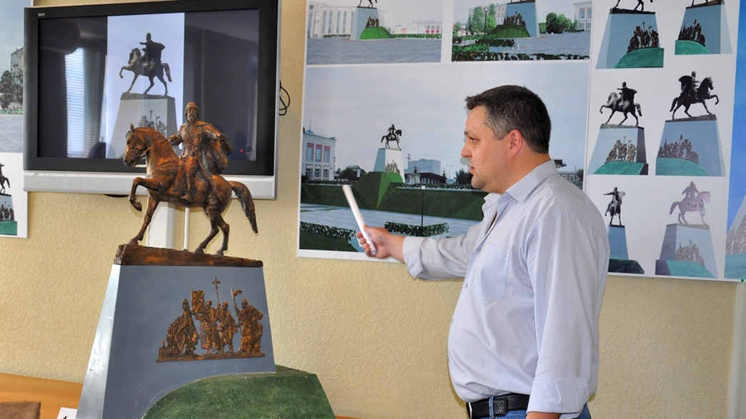 Где во Владимире хотели установить памятник Боголюбскому и почему не смогли?