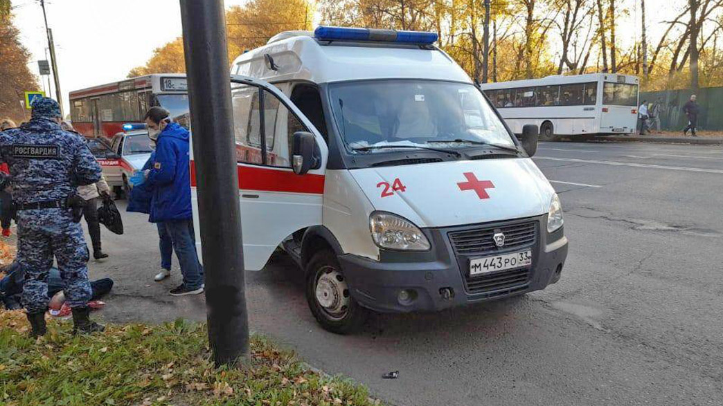 Мужчина, выпавший из автобуса в городе Владимире, доставлен в больницу в состоянии комы