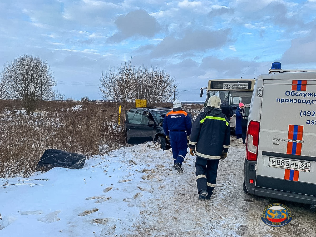 18-летний водитель протаранил пассажирский автобус | 28.11.2023 | Владимир  - БезФормата