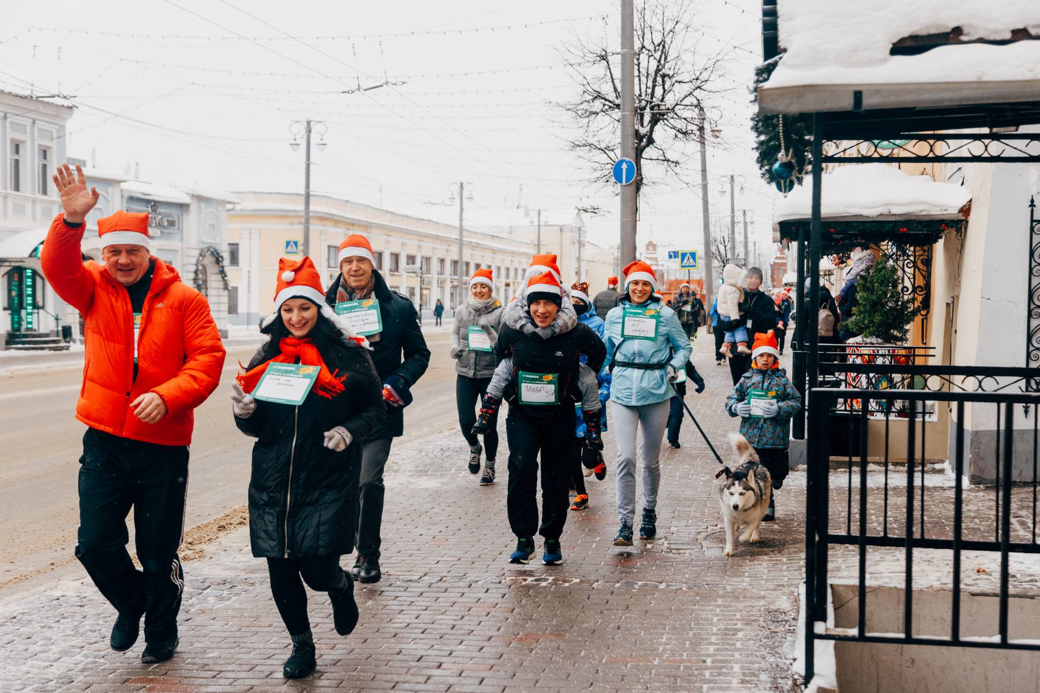 Забеги январь. Новогодняя пробежка. Пробежка 1 января. Барнаул 1 января 2021 года пробежка. В Климовске Новогодняя пробежка.