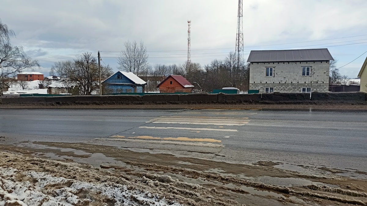 Из-за расширения суздальская дорога вплотную подошла к домам | 06.02.2024 |  Владимир - БезФормата