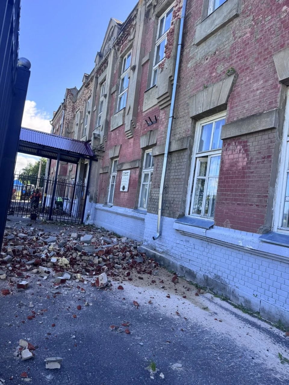 SkolaFasadSudogdaProk2.jpg