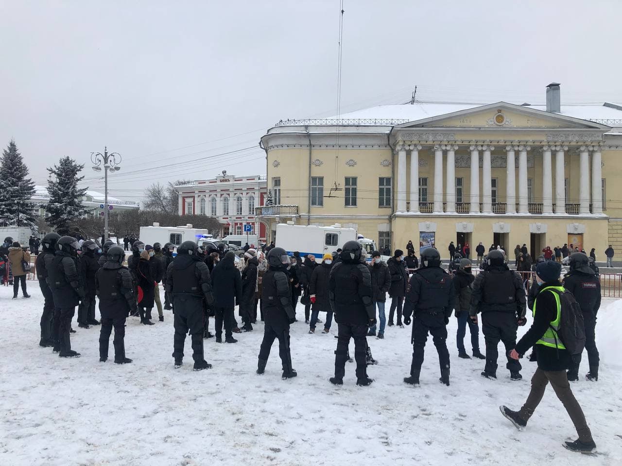 Второй раз выйдут на. Навальный во Владимире митинг. Несанкционированный митинг во Владимире. Митинги во Владимире 2021.