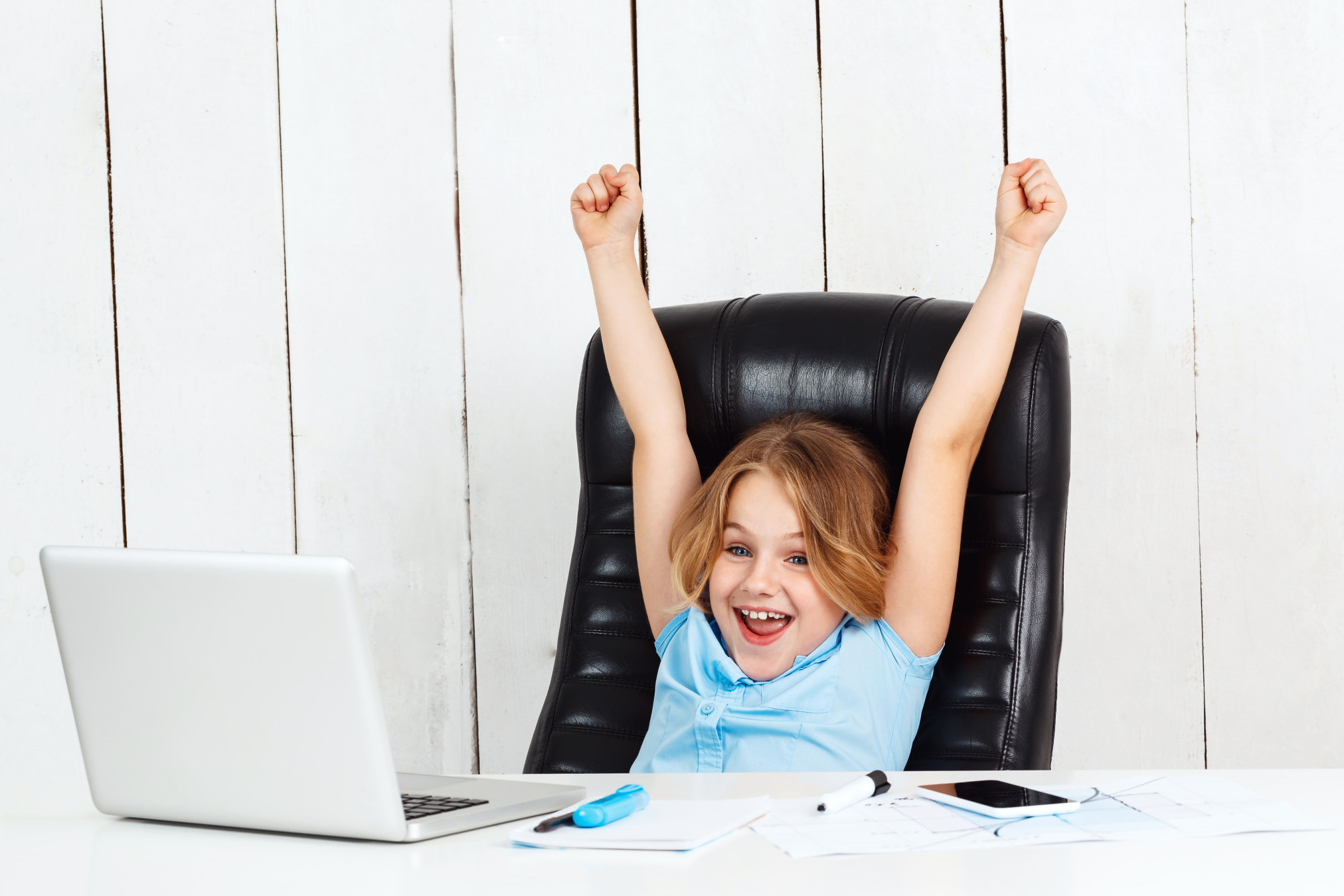 young-pretty-girl-sitting-at-working-place-rejoicing-in-office.jpg