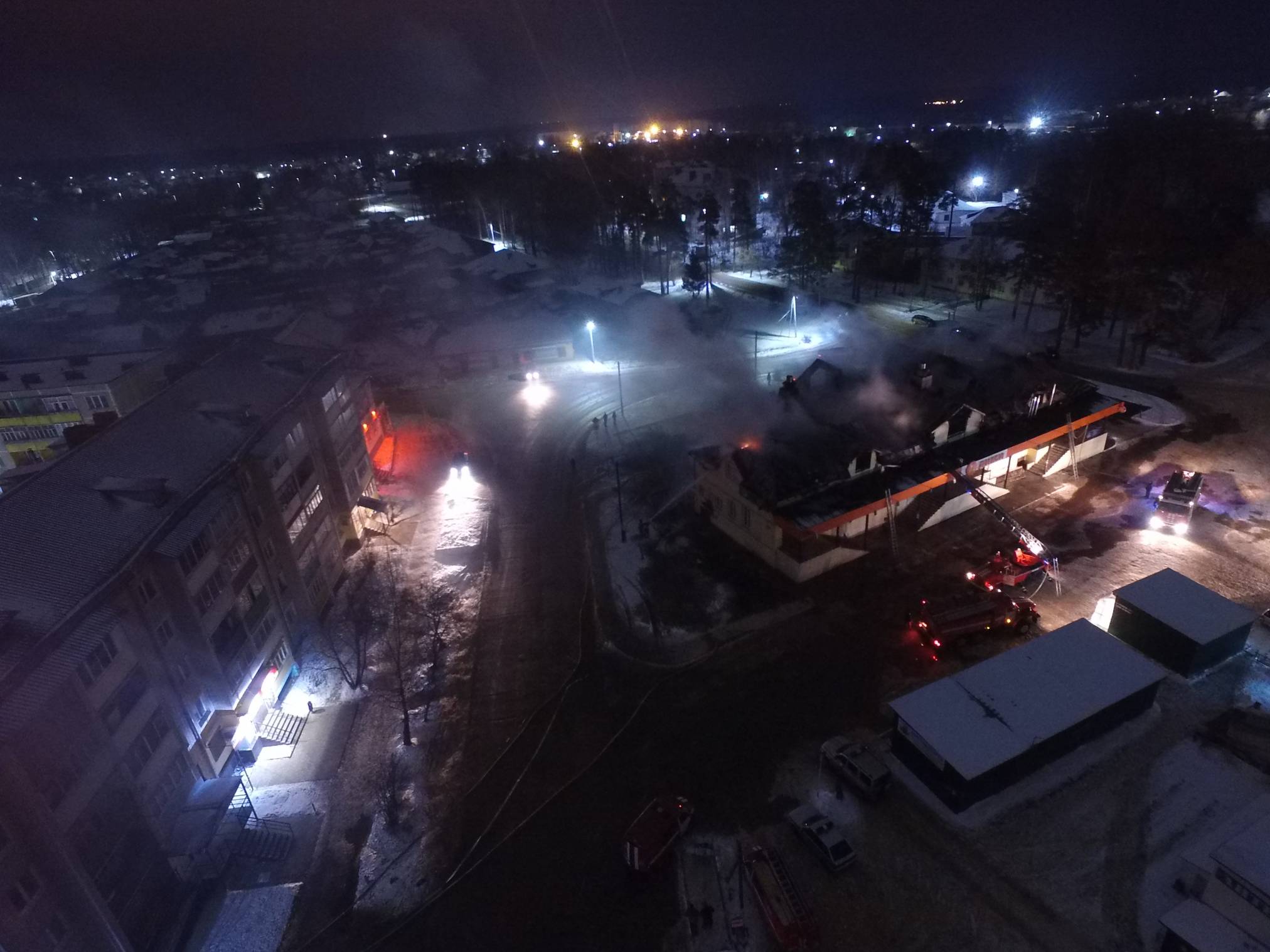 Пожар в дикси. Камни на районе Камешково. Пожар в Камешково сегодня ночью. Город Камешково рынок. Перекрёстка Камешково.