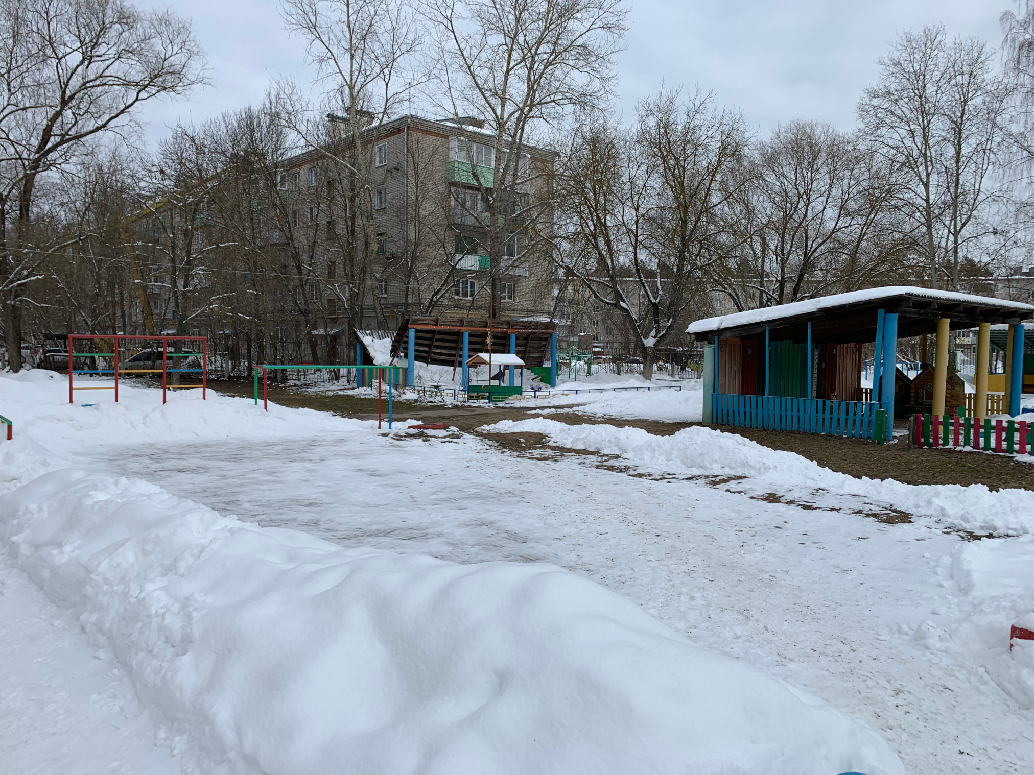 За не убранный вовремя снег с крыш ответят рублем заведующая детсадом и  директор управкомпании - новости Владимирской области