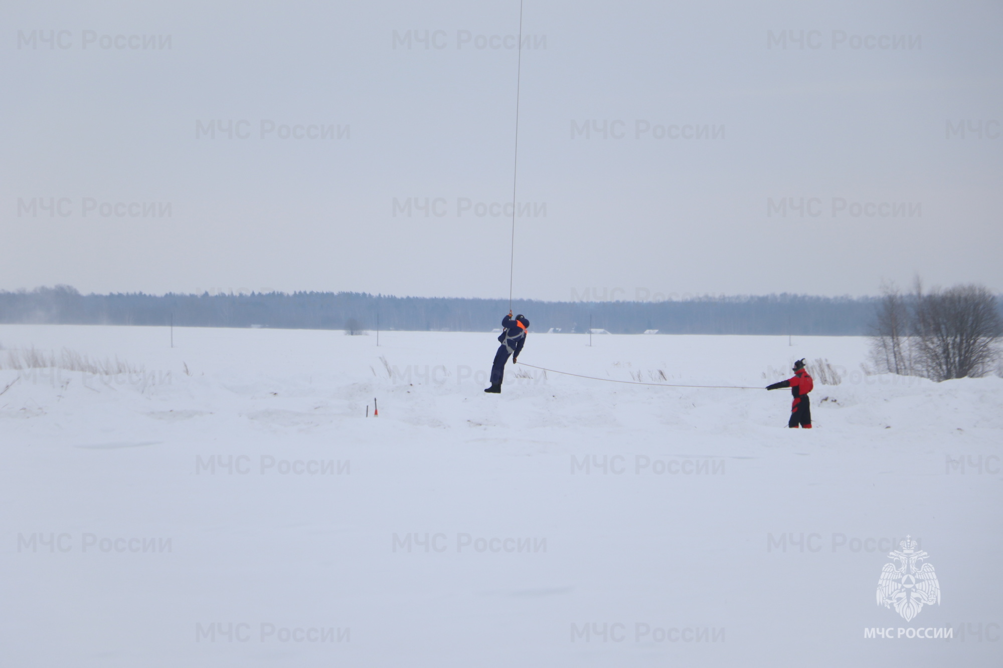 na-aerodrome-dobrynskoe-v-suzdalskom-rayone-prohodyat-trenirovki-sotrudnikov-mchs-po-desantirovaniyu-s-vertoleta_1706008240679544539__2000x2000__watermark.jpg