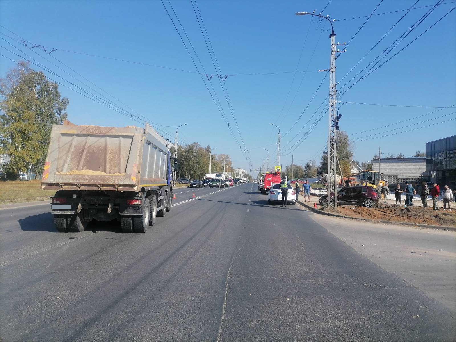 В Коврове пожилой мужчина погиб, врезавшись на кроссовере в грузовик с  песком - новости Владимирской области