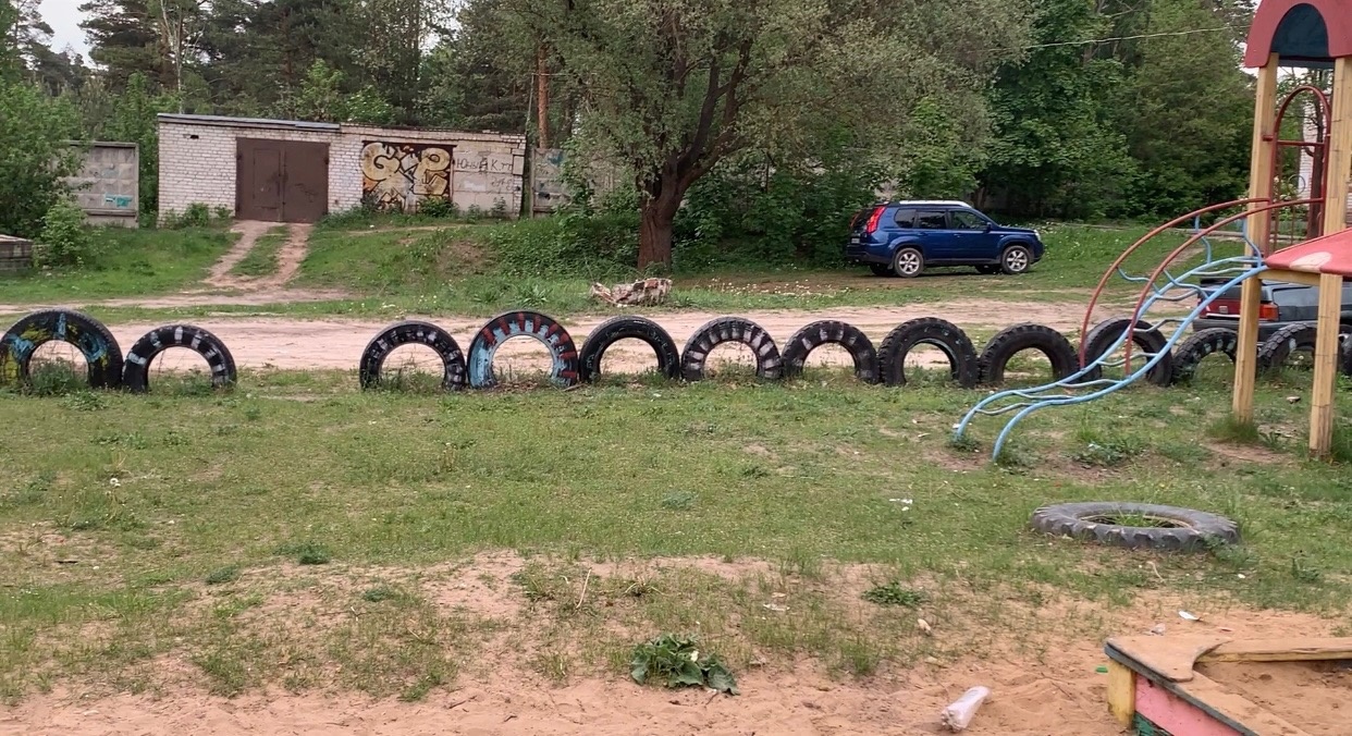 Опасные детские площадки отремонтировали наполовину - новости Владимирской  области