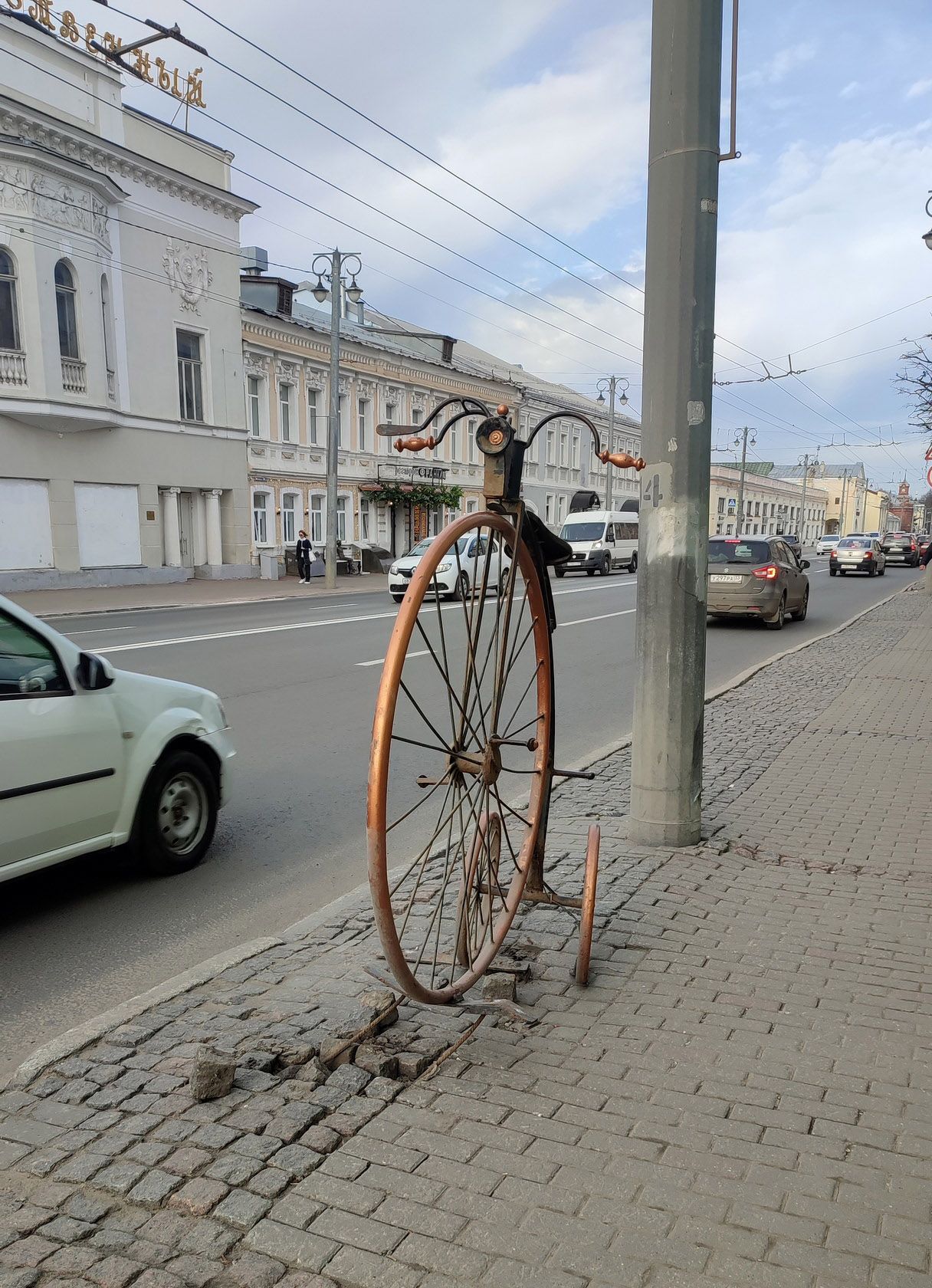 Кто пытался угнать стилизованный старинный велосипед с Большой Московской  улицы? - новости Владимирской области