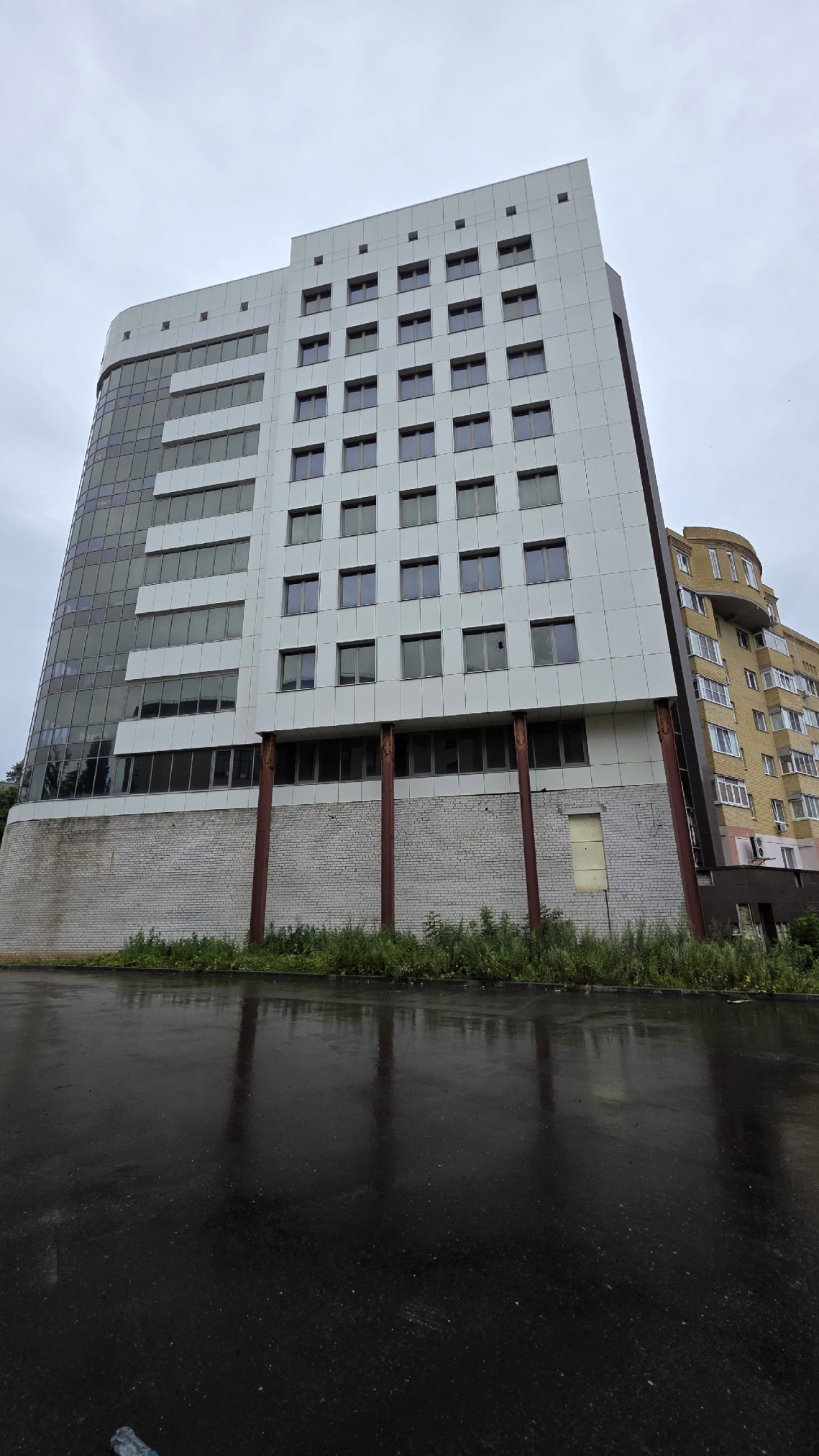 DomUtugPobitVert1.jpg