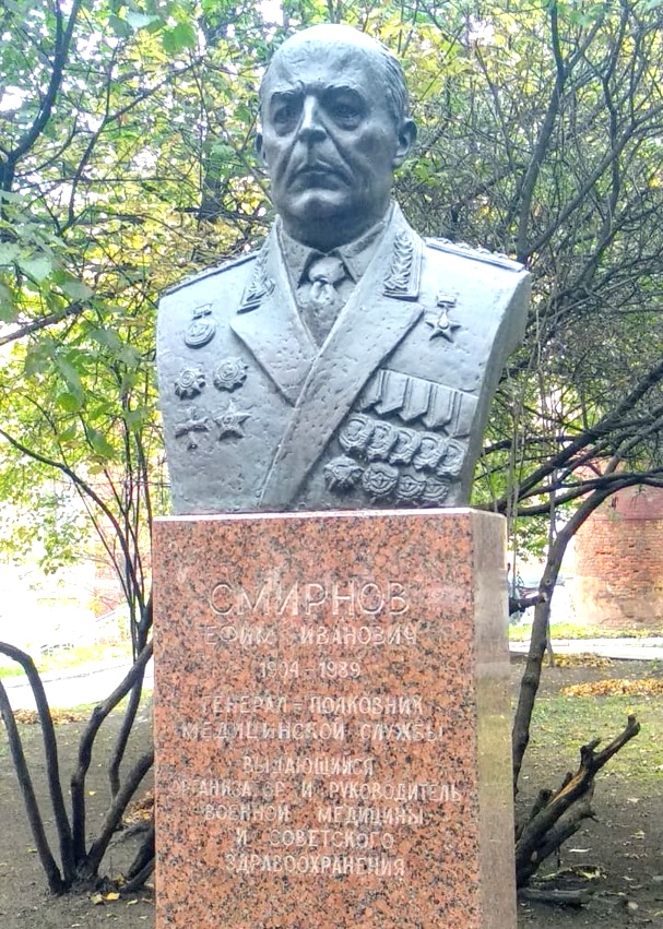 SmirnovPamyatnik.jpg