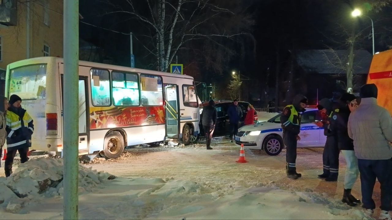 В Коврове в аварии с пассажирским автобусом пострадали 7 человек - новости  Владимирской области