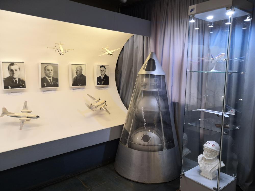 Экспозиция Авиация 2.jpg