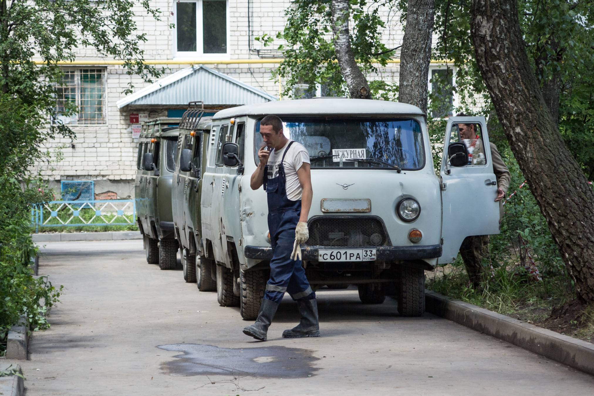 Власти Владимирской области обещают помочь жильцам дома в Коврове, который  пострадал от взрыва газа, в частности, вставить двери и окна. Полиция  охраняет имущество вынужденных переселенцев - новости Владимирской области