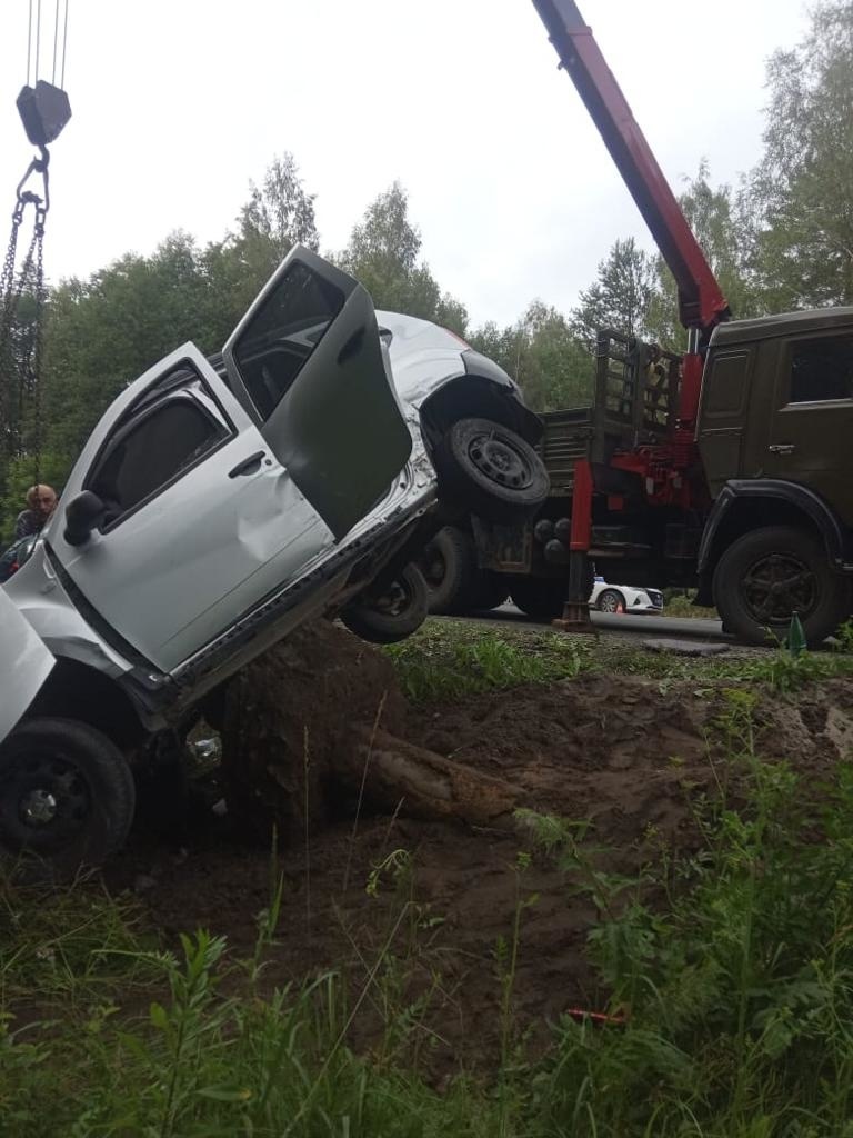 Под Киржачем автомобиль врезался в столб, двое человек получили травмы -  новости Владимирской области