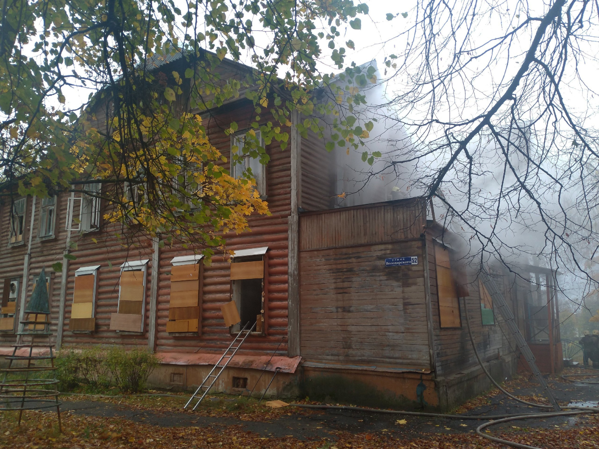 В Кольчугино горел исторический особняк, который энтузиасты пытаются спасти  от сноса - новости Владимирской области