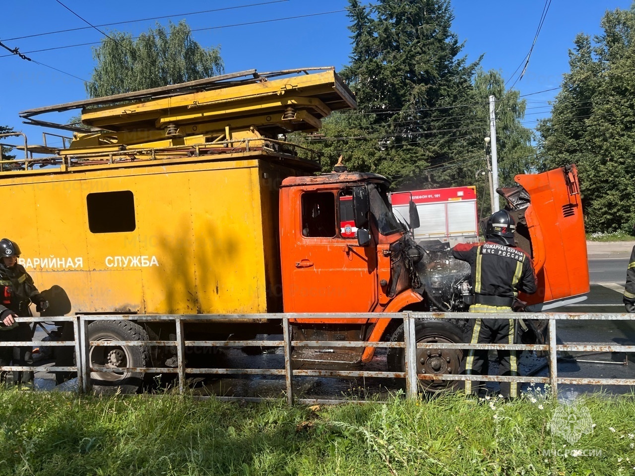 Аварийный пожар на остановке «Марьинка» | 09.07.2024 | Владимир - БезФормата