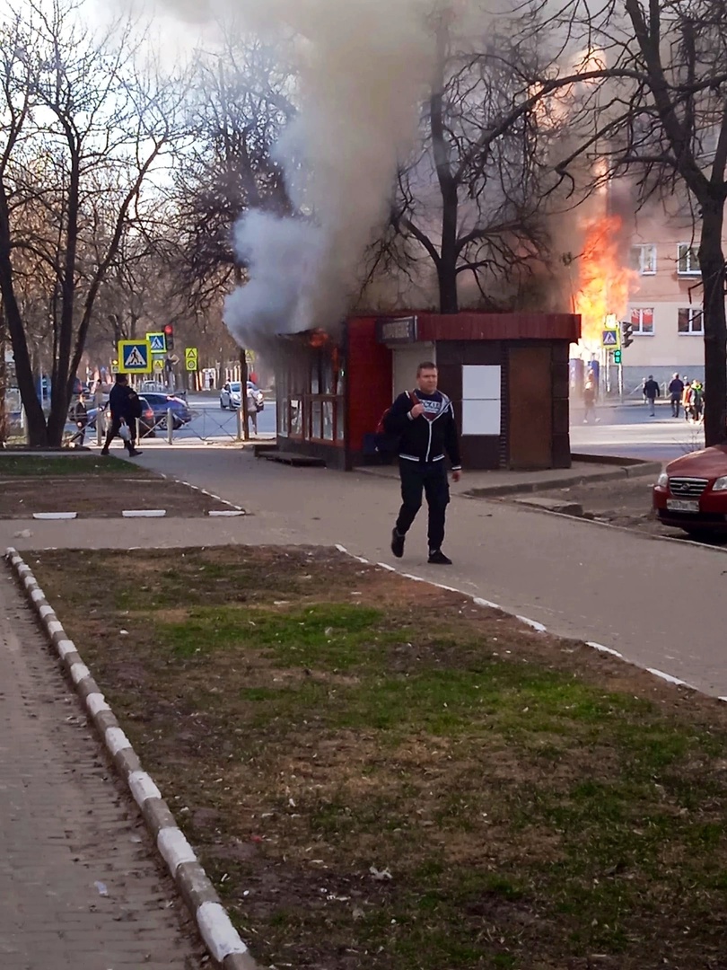 Во Владимире сгорел ларек шаурмы | 17.04.2023 | Владимир - БезФормата