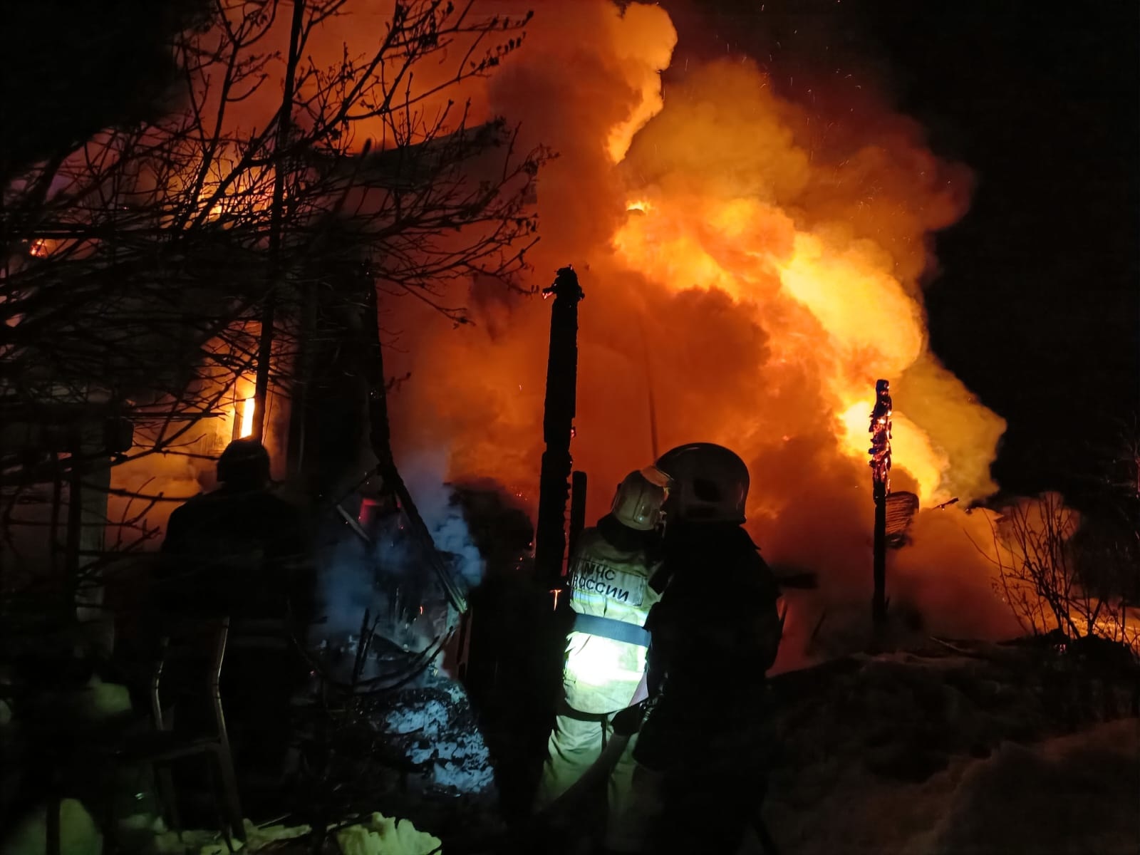 На главной улице Суздаля сгорел жилой дом с баней - новости Владимирской  области