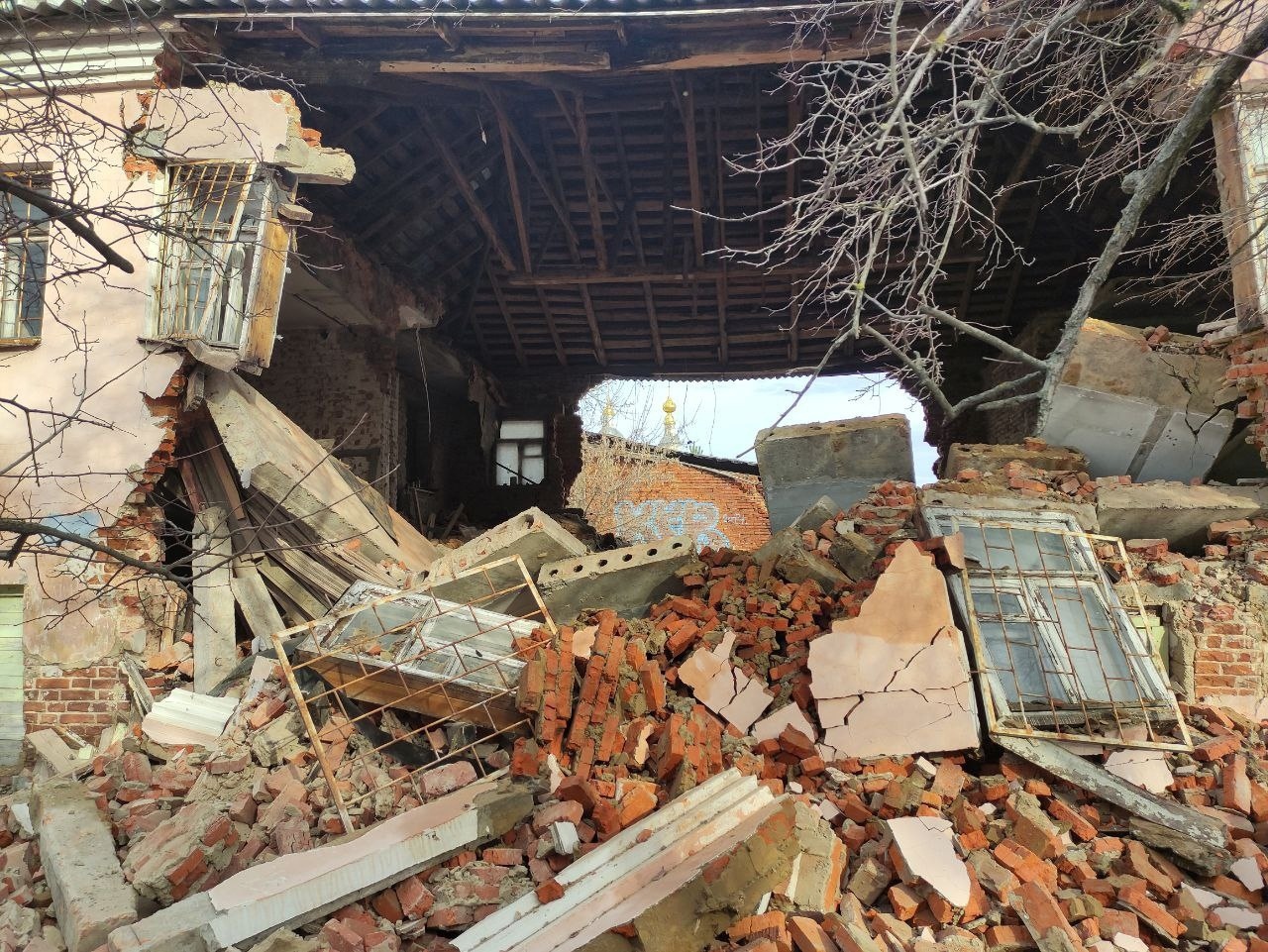 В историческом центре Владимира рухнул дом | 29.03.2023 | Владимир -  БезФормата