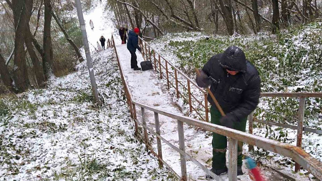 С первым снегом во Владимир пришел «день жестянщика»