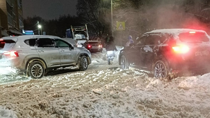 Дорога к школе превратилась в полосу препятствий