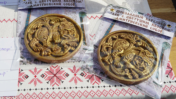 Кафтан, самовар, шоколадный барельеф: владимирские изделия признали лучшими сувенирами «Золотого кольца»